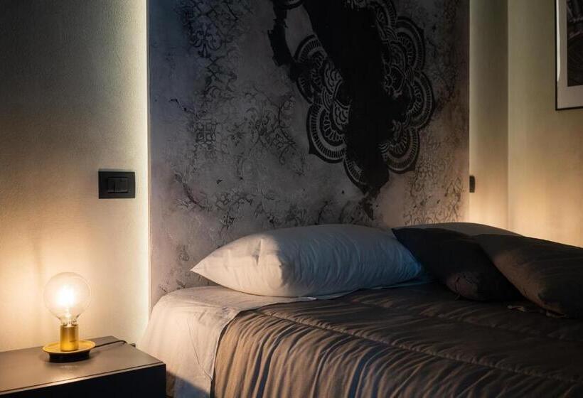 اتاق لوکس با بالکن, Battisti 56