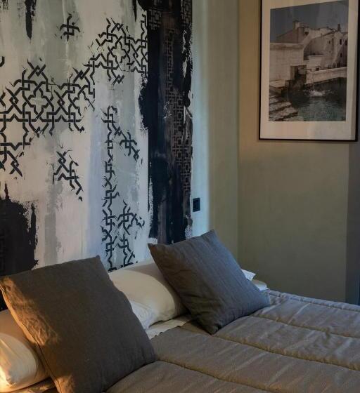 اتاق لوکس با بالکن, Battisti 56