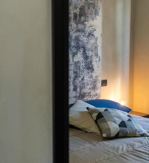 اتاق لوکس با بالکن, Battisti 56