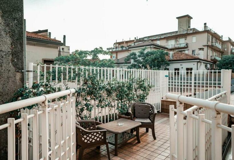 اتاق استاندارد با تراس, Angelica Home