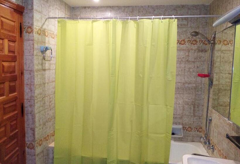 سرير فى غرفة مشتركه, Villa Garibaldi