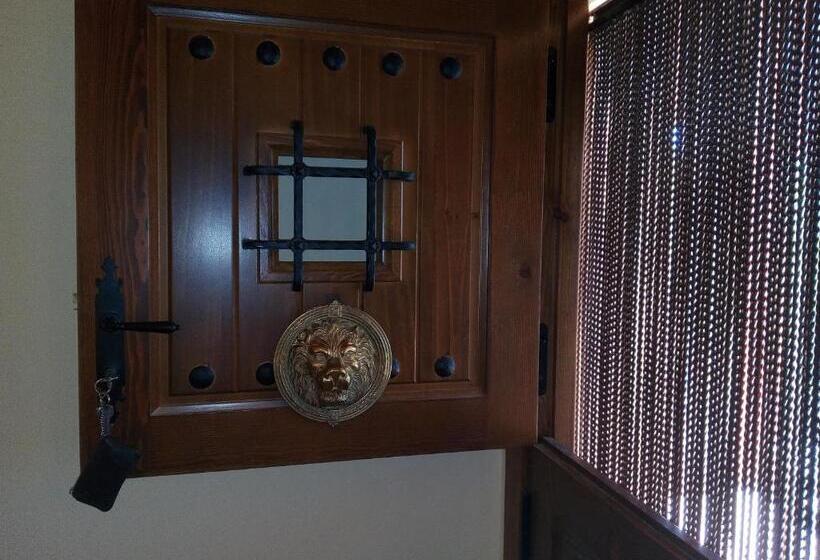 غرفة قياسية ثلاثية, Villa Garibaldi