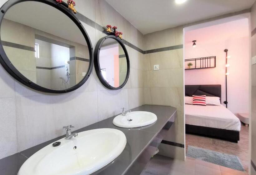 סטודיו משפחתי, Mwv Suite Room