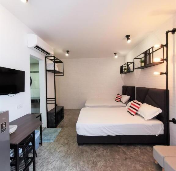 סטודיו משפחתי, Mwv Suite Room