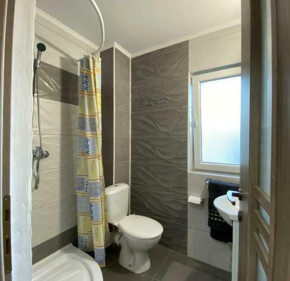 디럭스 룸, Matyas Vendeghaz