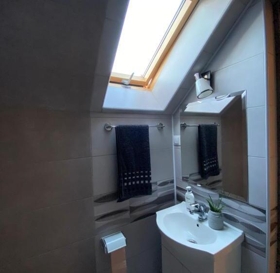 디럭스 룸, Matyas Vendeghaz