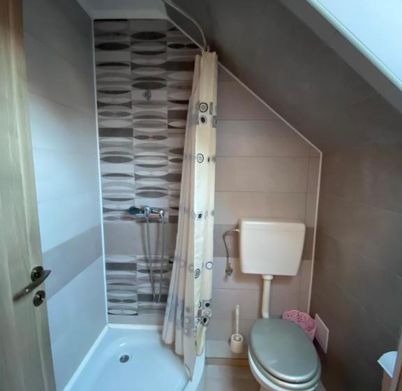 디럭스 룸, Matyas Vendeghaz