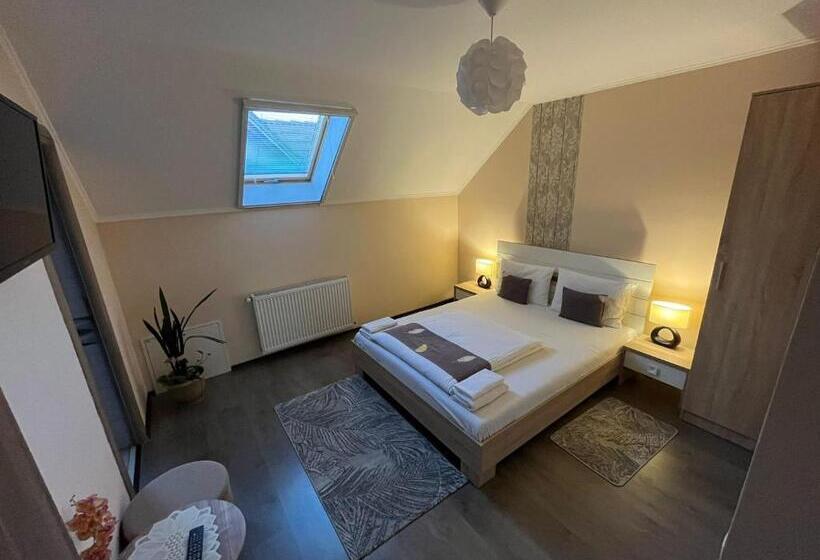 디럭스 룸, Matyas Vendeghaz