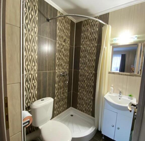 디럭스 룸, Matyas Vendeghaz