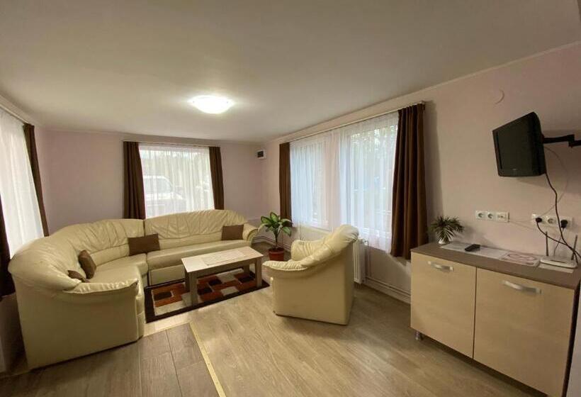 침실 2개 스위트, Matyas Vendeghaz