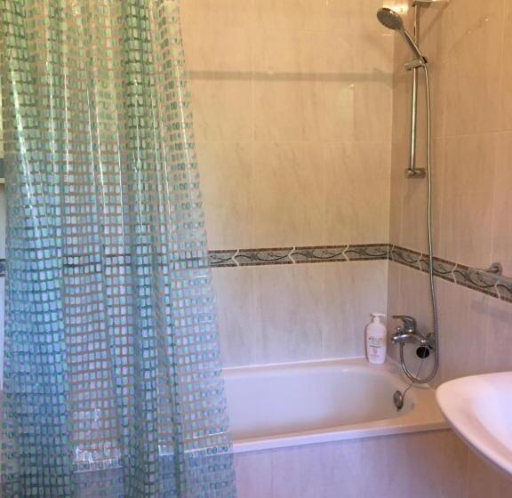 Familjerum, O Fogar Do Monte