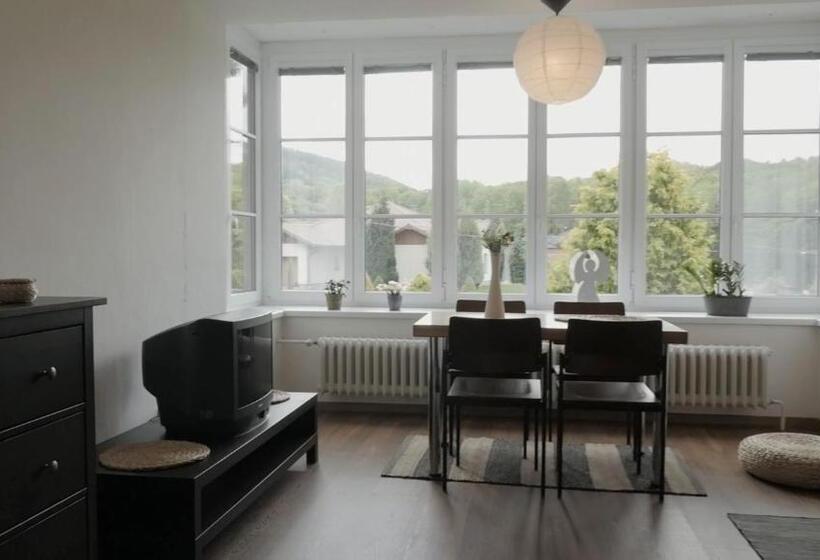 Lakosztály Erkéllyel, Sola Gratia