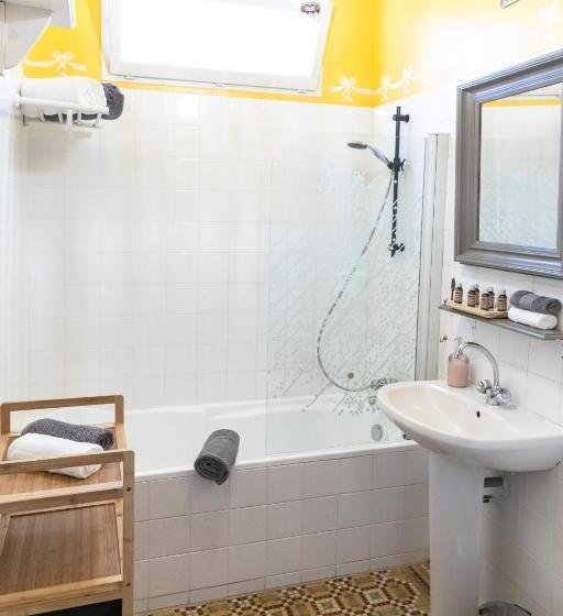 חדר משפחתי, La Bastide De Canaules