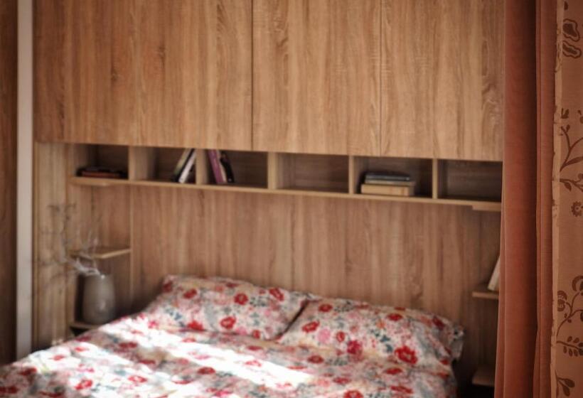 סטודיו סטנדרטי נוף לגינה, Lo Scoiattolo