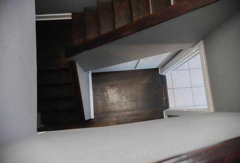 اتاق خانوادگی, Kingsworth Inn Port Elizabeth