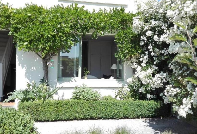 Номер Стандарт Вид на Сад, Little Cottage