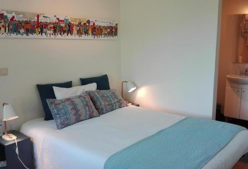 Номер Стандарт Вид на Сад, Little Cottage