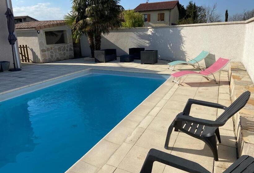 منزل غرفة نوم واحدة, Maison Entière 4 Lits 8 Pl Avec Jacuzzi Proche Du Safari De Peaugres