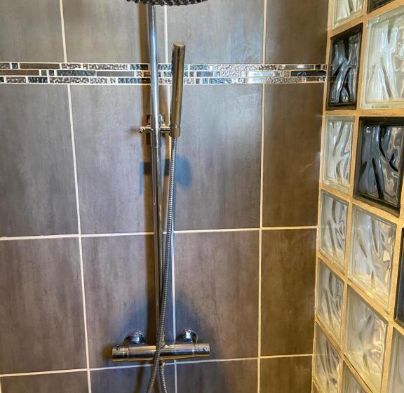 منزل غرفة نوم واحدة, Maison Entière 4 Lits 8 Pl Avec Jacuzzi Proche Du Safari De Peaugres