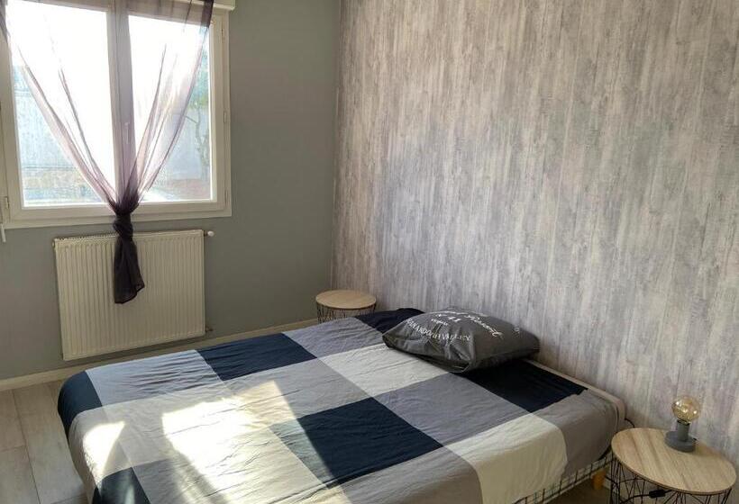 منزل غرفة نوم واحدة, Maison Entière 4 Lits 8 Pl Avec Jacuzzi Proche Du Safari De Peaugres