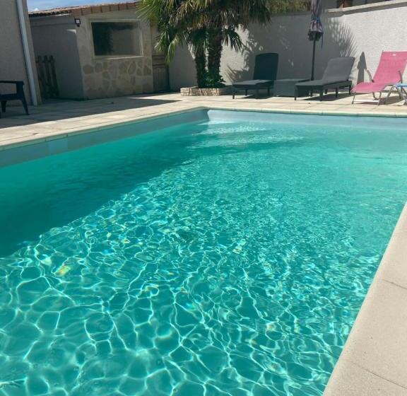 1间卧室的房子, Maison Entière 4 Lits 8 Pl Avec Jacuzzi Proche Du Safari De Peaugres