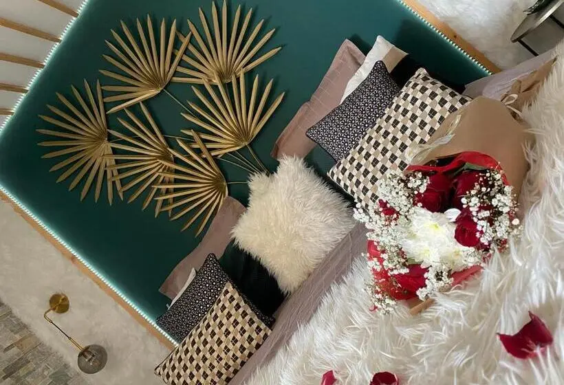 プールビュースイート, Suite Romantique Le Temps D Un Instant Loveroom Hammam Jacuzzi Piscine
