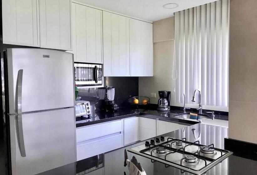 חדר משפחתי נוף לגינה, Marina Suites By Andiani Travel