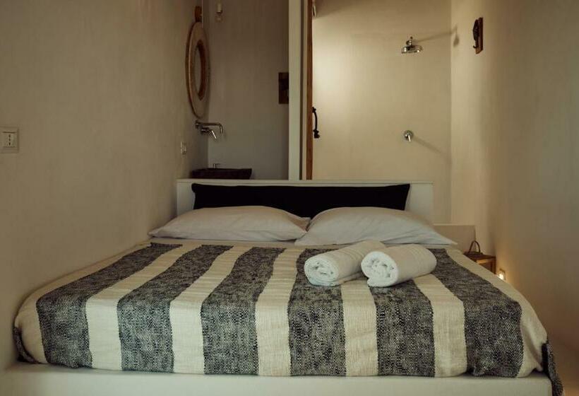 配有游泳池的小型套房, Sea View Life