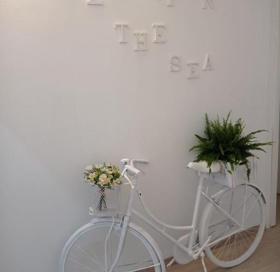 豪华海景房带阳台, Sea View Life