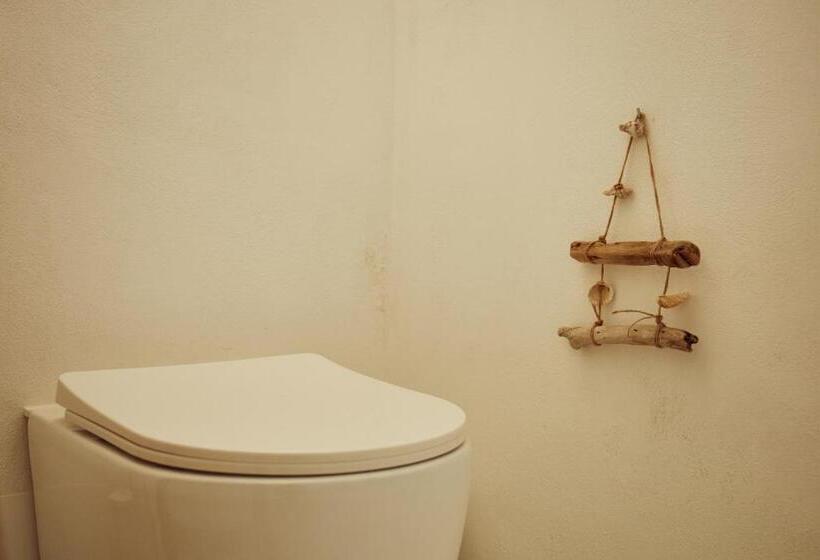 配有游泳池的小型套房, Sea View Life