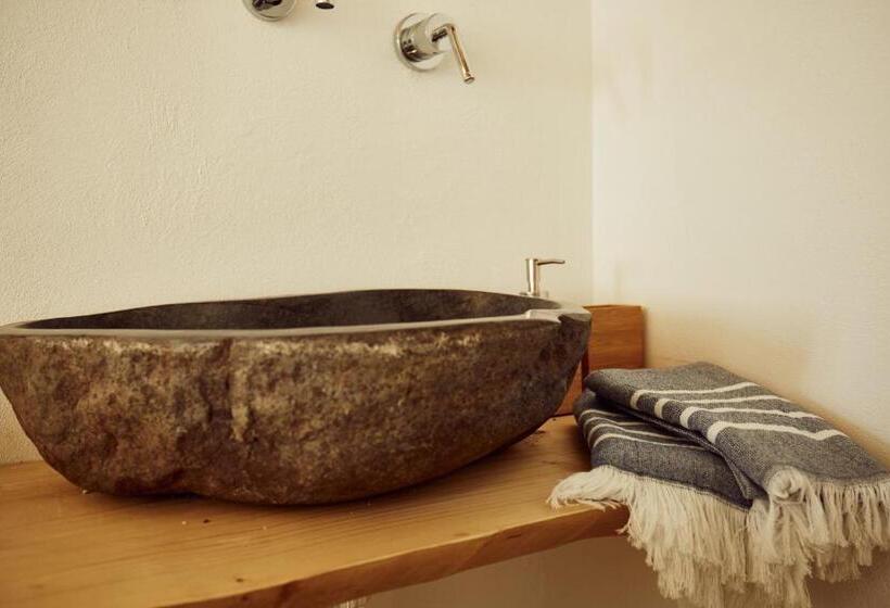 配有游泳池的小型套房, Sea View Life