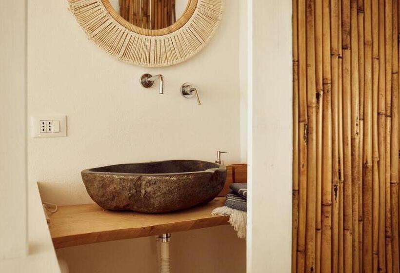 配有游泳池的小型套房, Sea View Life