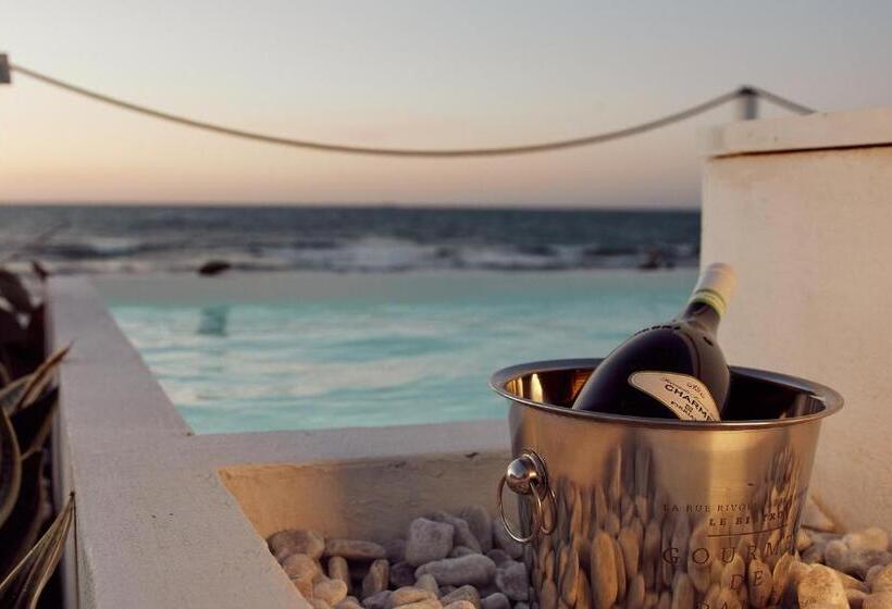 配有游泳池的小型套房, Sea View Life