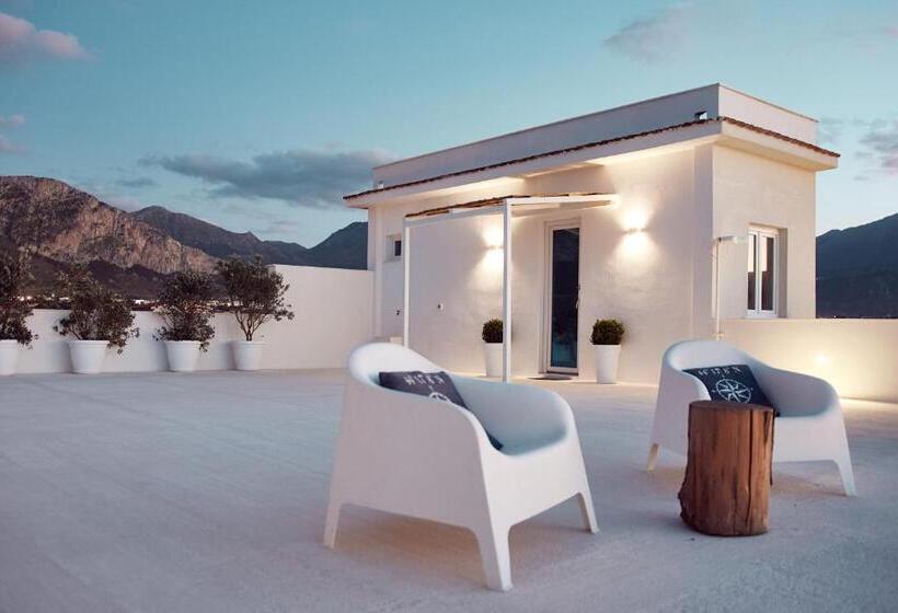 配有游泳池的小型套房, Sea View Life