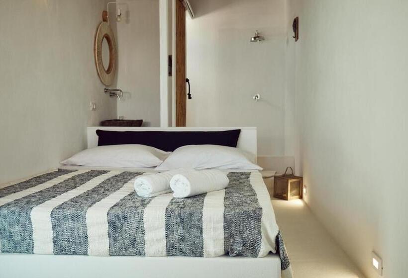 配有游泳池的小型套房, Sea View Life