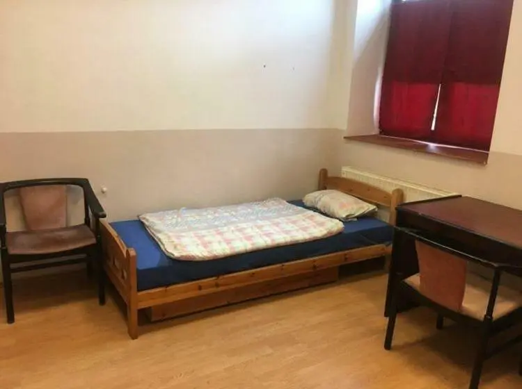 Pokój Rodzinny, Göncölház