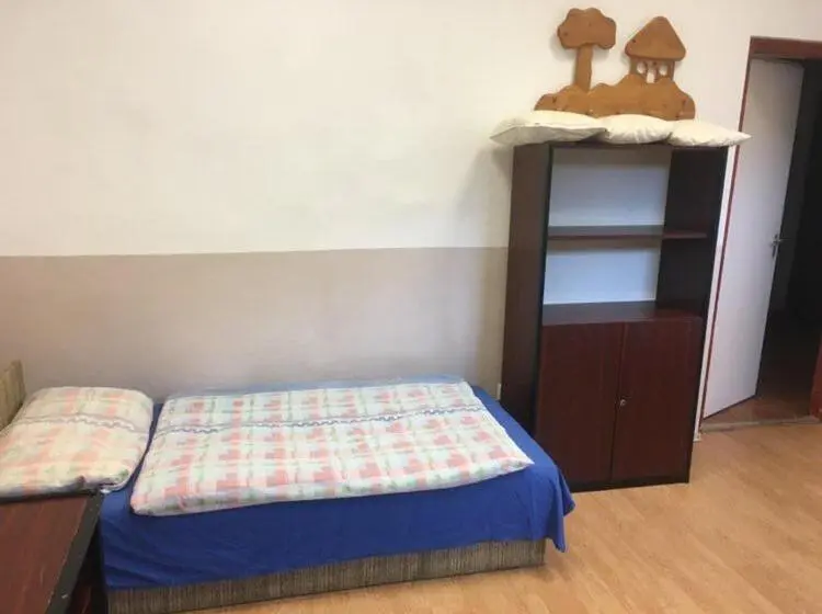 Pokój Rodzinny, Göncölház