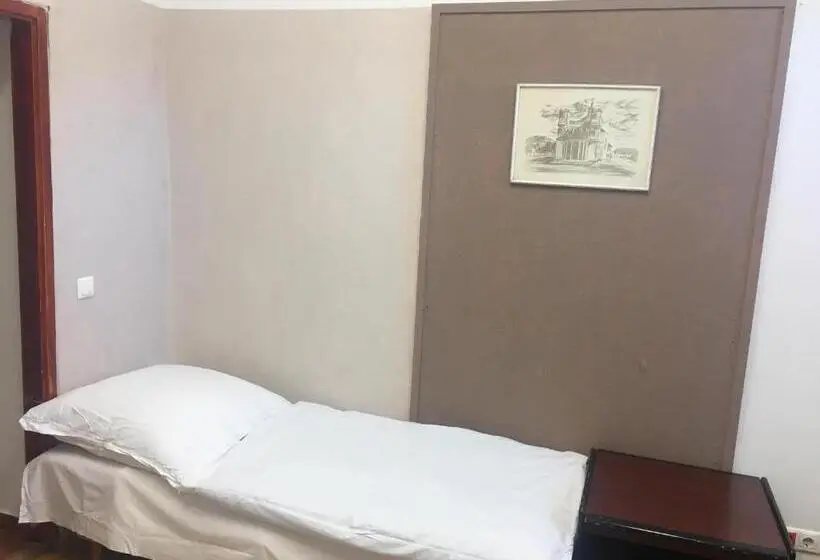 Pokój Basic, Göncölház