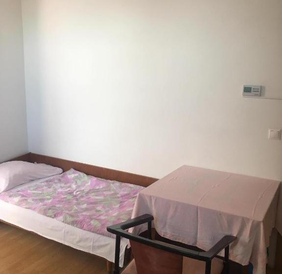 Quarto Estandar Cama King para Deficientes Físicos, Göncölház