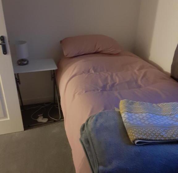 اتاق اکونومی یک تخته, Marias House