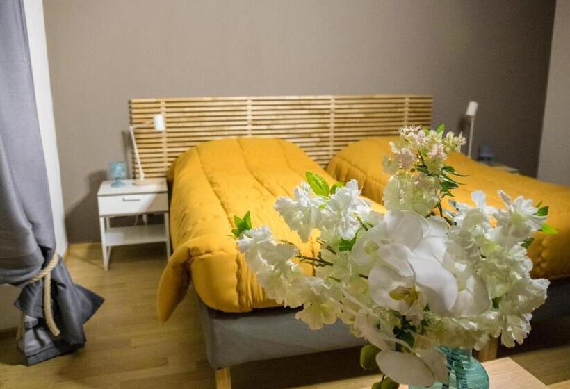 اتاق استاندارد چهارنفره با بالکن, Maison Boch