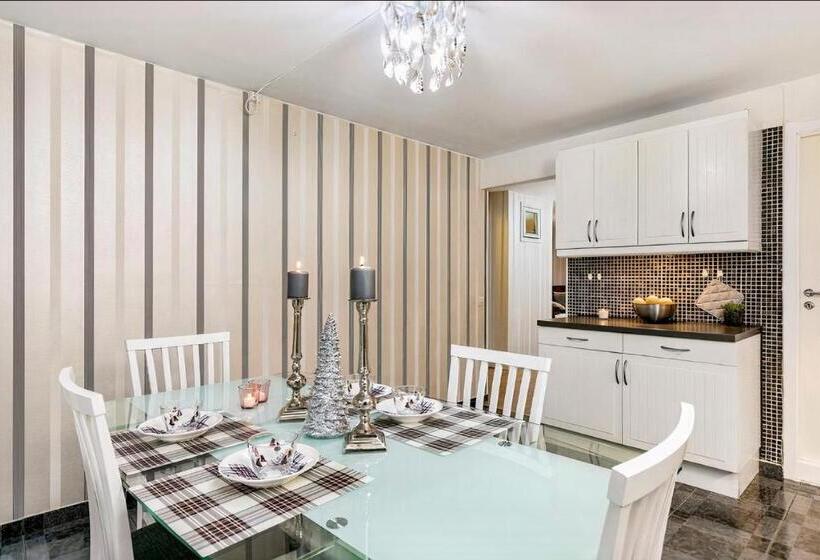 اتاق سوپریور با تخت بزرگ, Upscalecity Center