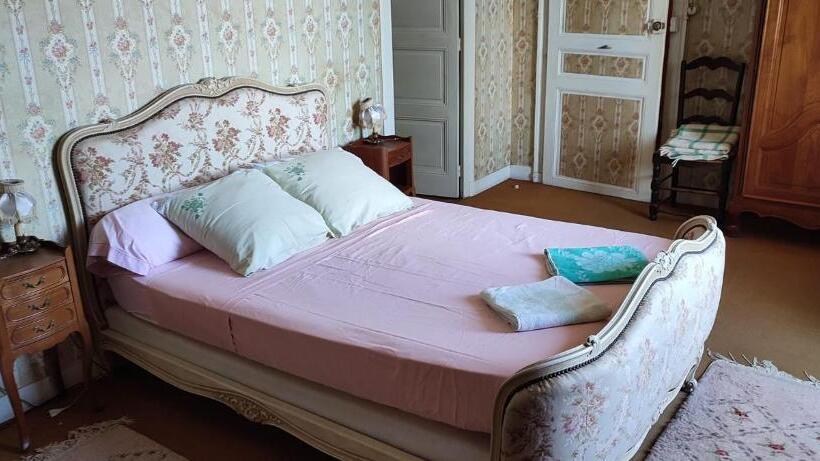 اتاق خانوادگی با چشمانداز باغ, Les Terrasses D Angoulême