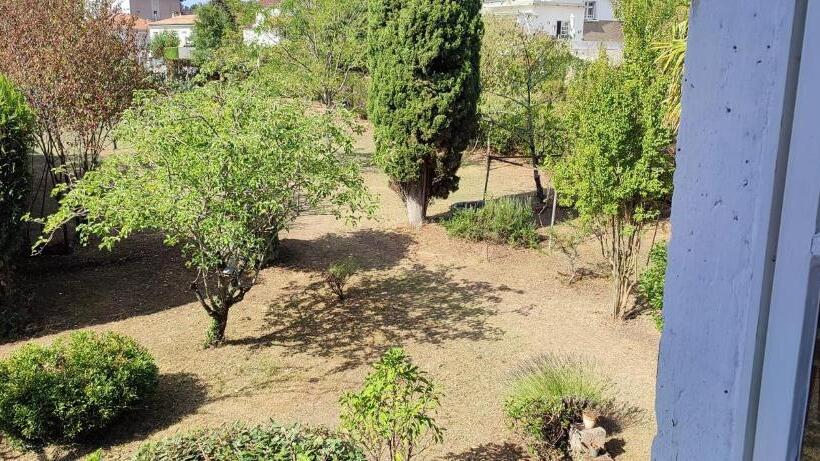 اتاق خانوادگی با چشمانداز باغ, Les Terrasses D Angoulême