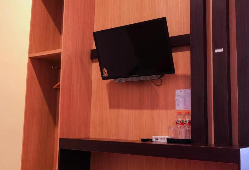 Номер Deluxe, D Shario Hotel Kepanjen