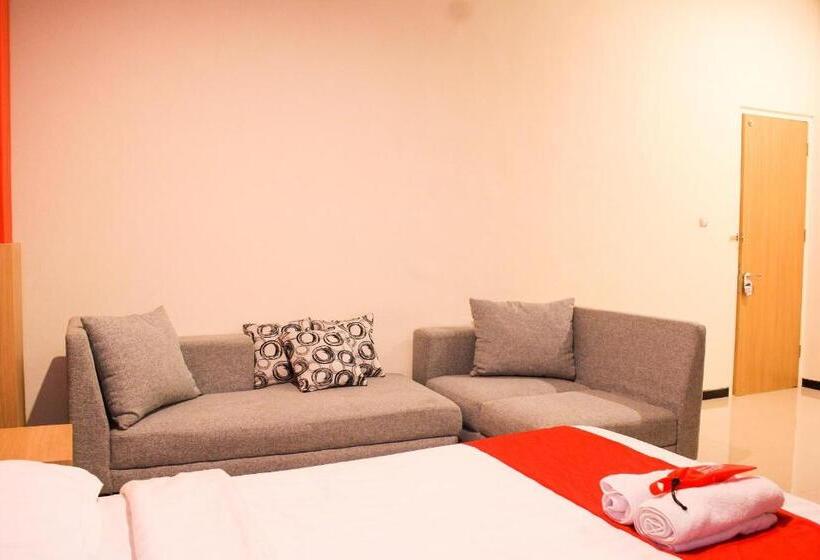 Номер Deluxe, D Shario Hotel Kepanjen