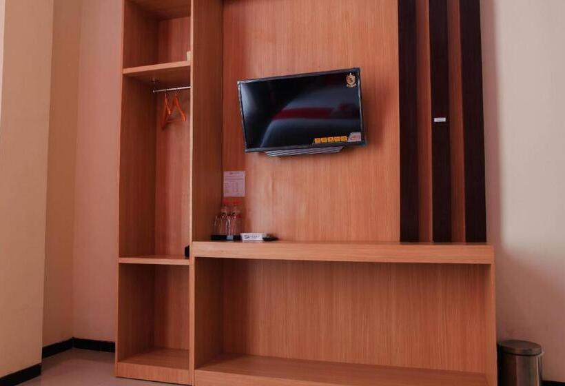 Номер Deluxe, D Shario Hotel Kepanjen