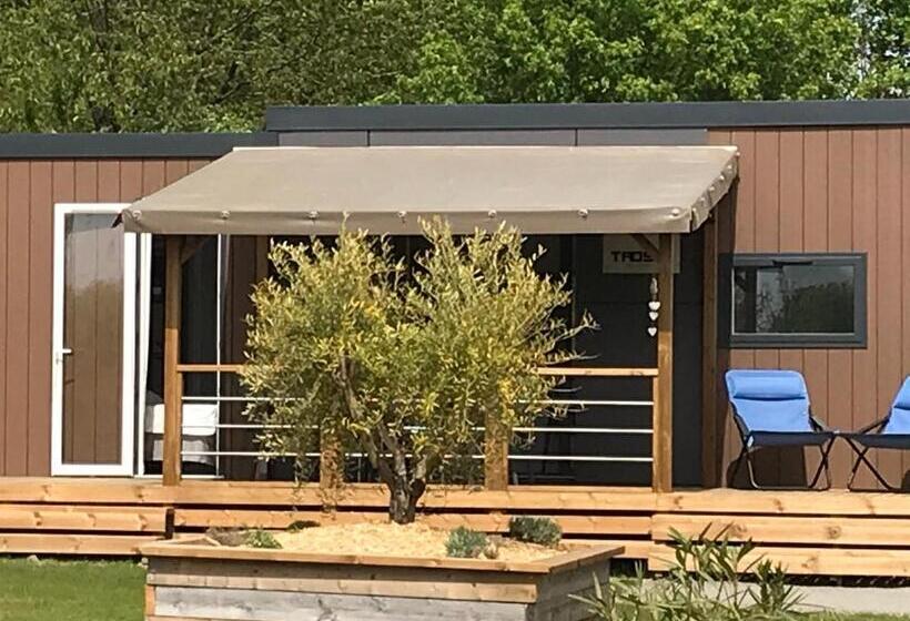 בקתת חדר, Cottage Du Garlai