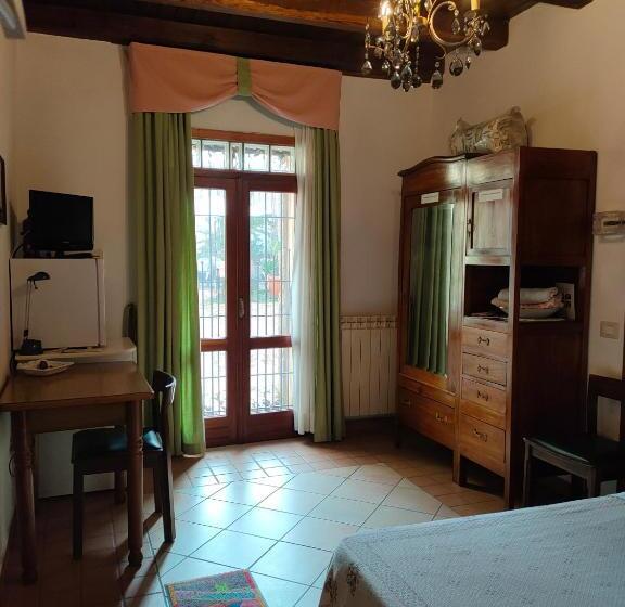 غرفة قياسية, Il Cortile Del Castello