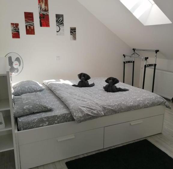 غرفة قياسية, Vila Ana